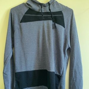 Sweatshirt with mesh by the neck and the bottom